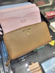 英國代購 英國outlet Prada Leather long wallet 拉鍊 長銀包 水波紋 真皮 皮革 掀蓋銀包 卡片 證件 八達通 奶茶 黑 綠 返工 返學 高貴 優雅 氣質 禮物 聖誕禮