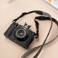 全城熱賣 - 適用於FUJIFILM X100VI 水牛紋PU皮質相機底座半套 帶肩帶（黑色）