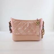 Chanel香奈兒 珠光粉幻彩復古小牛皮小號流浪包 肩背包