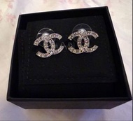 Chanel 經典雙C耳環