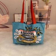 《323》กระเป๋าถือผ้าใบสีน้ำเงินน่ารักจาก Trader Joes กระเป๋าถือผ้าใบสำหรับเดินทางแบบยั่งยืนและทันสมัย 