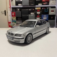 1: 18 UT BMW BMW 3 Series 4-Door Car E46 330i Sedan Late Car Model Silver Without Box