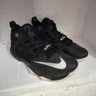 sepatu basket nike zoom second