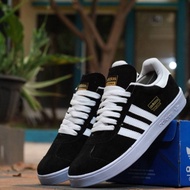 HITAM PUTIH Shoes!! Adidas gazelle og premium Imported Running Sports Shoes For Men Women unisex | Gazelle ADIDAS HAMBURG Shoes Black And White, Men's Shoes, Sewn Sole, School Shoes, Work Shoes. Casual Shoes. Free Socks1!!!