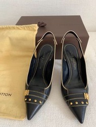 精品鞋LouisVuitton LV經典水波鉚釘尖頭鞋 | EUR 35.5 | 9成新