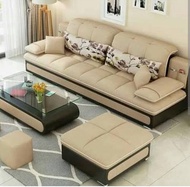 sofa santai depan tv dan ruang keluarga minimalis