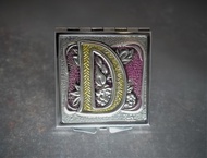 錫雕 個人專屬字母  頭文字D隨身鏡  隨時整理儀容的好幫