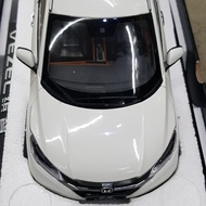 Honda Vezel Model white Full Opening 1/18 Die Cast