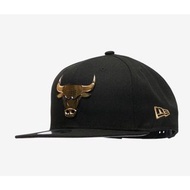 Chicago Bulls New Era Icon Snapback Cap Matches the Air Jordan 1 High Patent “Black Metallic Gold”