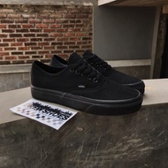 Vans Authentic Lo Pro All Black.