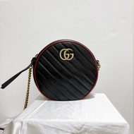 Gucci 黑牛皮紅邊圓餅包