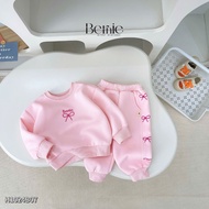 Set bộ dài tay chất nỉ 2 da họa tiết thêu nơ dễ thương cho bé gái từ 9 tới 25kg BERNIE KIDS H1024B07