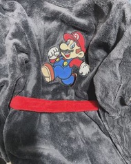 原價三百幾🎉英國正版現貨｜已斷貨 super mario兒童浴袍 小朋友浴袍 馬里奧浴袍 瑪利歐浴袍 👉標「10/12A」， 量度後：胸圍平鋪約50 cm 全長88 cm ‼️不議價‼️不包郵‼️