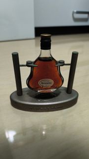 罕有 Hennessy X.O Mini on Cradle (2000年千禧紀念版)     酒位極靚連原裝鞦韆架