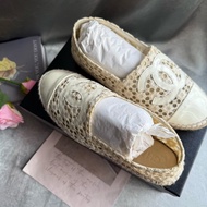 Chanel CC Logo 漆皮及蕾絲草編鉛筆鞋/漁夫鞋(白色) 37