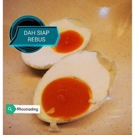 Telur itik Masin siap rebus/ Cooked salted duck eggs