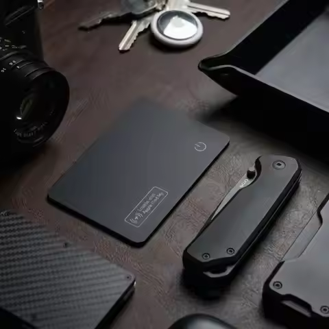 Wireless charging tracking location wallet tracker card GPS locator smart tag for iphone device find