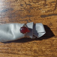 典型紅琥珀戒指