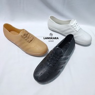 LOKAL AP Pul White, Black and Cream Shoes | Local Farmers and Gardening Shoes | Pull Football Boots