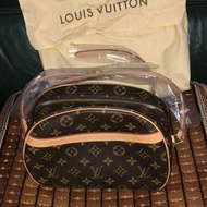 Louis Vuitton Crossbody Bag M51221  LV 斜揹包 餃子包