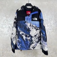 Supreme tnf雪山外套