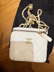 Chanel Small Vanity with Chain gold ball 金球白色手袋