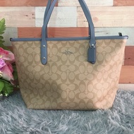 ของแท้ 100 % COACH F58292 แฟชั่นสุภาพสตรีซิปกระเป๋าช้อปปิ้ง Tote Coated canvas ลาย Signature