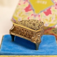 美國Avon品牌古董 鋼琴造型 花絲裝飾鍍金香膏盒
