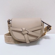 Loewe Gate mini肩背斜背馬鞍包20*16*10 9新 配件塵袋盒子購證
