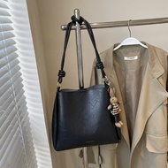 I Leather Minimalist Knot Shoulder Bag – Black Knot Shoulder Bag txn438