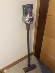 搬家出清-Dyson V8無線吸塵機整套都在、二手