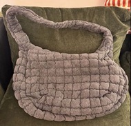 COS Oversized Quilted Crossbody Bag 灰色牛仔布雲朵包