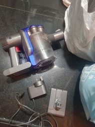 Dead Dyson vacuum battery and charger with good dc35 motor head but dead battery.