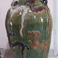 Guci antik naga