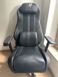 OSIM x Predator Gaming Chair - Black