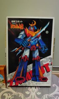 青島文化無敵鋼人珍寶３可變模型