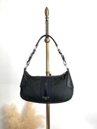 【日本直送 名牌中古包】PRADA 普拉達 側背包 黑色 三角標誌 尼龍 腋下包 vintage 古董 prm6ap