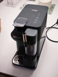 De'Longhi Nespresso Lattissima One F121 牛奶咖啡機 - 輕巧易用，完美拿鐵/卡布奇諾！