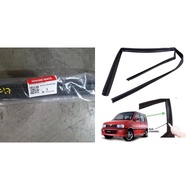 * ORIGINAL PERODUA KENARI DOOR GLASS RUN CHANNEL RUBBER/ GETAH CERMIN PINTU / TINGKAP GETAH