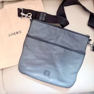 全新 LOEWE 大象灰 真皮 斜孭袋 Anagram  斜挎郵差包  Leather Bag