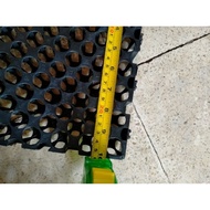 Plastic pallet bed base