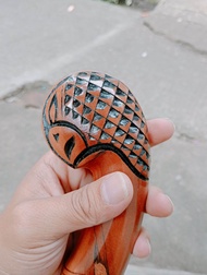 gagang golok ukiran garuda timbul warna kuning