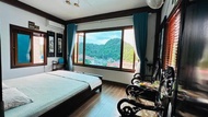 An Homestay-Super king size bed-Dunlopillo soft spring mattress-Vietnamese big breakfast