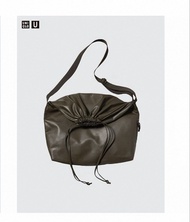 Uniqlo U聯乘Lemaire抽繩肩背包-深啡色