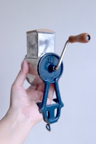 二手老件 瑞典製造 LP 深藍杏仁起司老式木樁研磨機