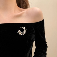 花朵奢华气质胸针高档胸花时尚百搭别针珍珠西装大衣优雅新款配饰Flower luxury temperament brooch high-end corsage fashion hundred xuel