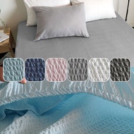 ⭐Hello bedding⭐Cool Seersucker Embo Single Layer Mattress Cover Bed (Super Single / Queen Size)