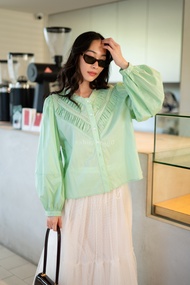 พร้อมส่ง เสื้อคอวีแต่งลูกไม้วีอกจับจีบ งานป้ายvshopbrand