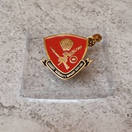 EMBLEM BARET KOPASGAT LOGAM GOLD