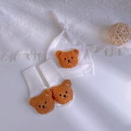 Set mũ gấu kèm tất cho bé sơ sinh 3-10kg. Nón thắt nút và tất gấu 3D dễ thương. Stella Boutique